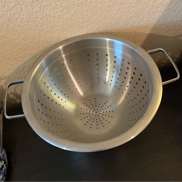 LARGE 8 quart stainless steel fabrique rn coree colander - Picture 2 of 10